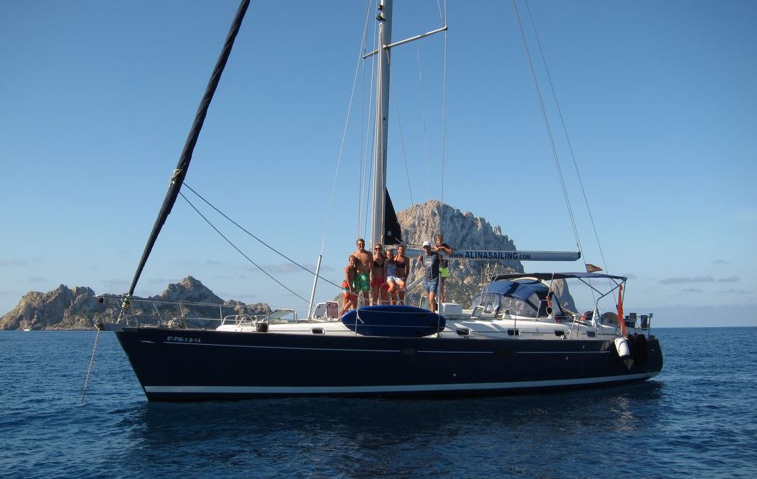Alquiler de velero con patrón en Ibiza