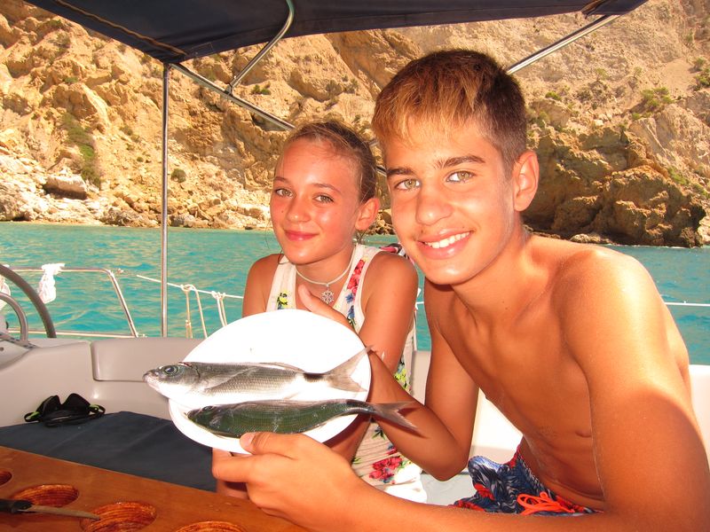 Ici on peut voir Martina Federico et poissons, location bateau à Ibiza