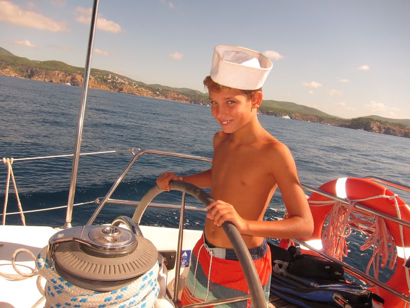 Daddy es un niño muy simpático que estuvo a bordo de Alina, alquiler de veleros en Ibiza