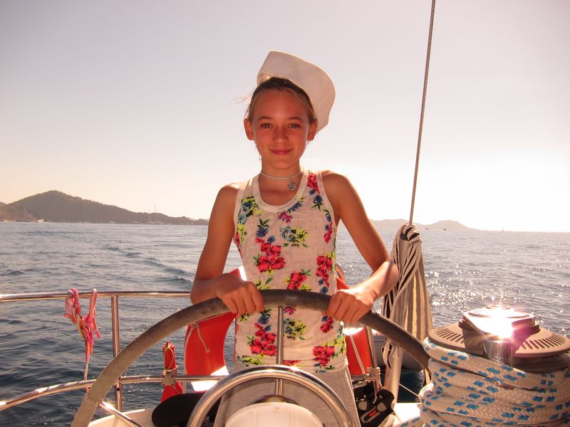 Martina es una niña muy inteligente y muy guapa que estuvo a bordo de Alina, alquiler de veleros en Ibiza