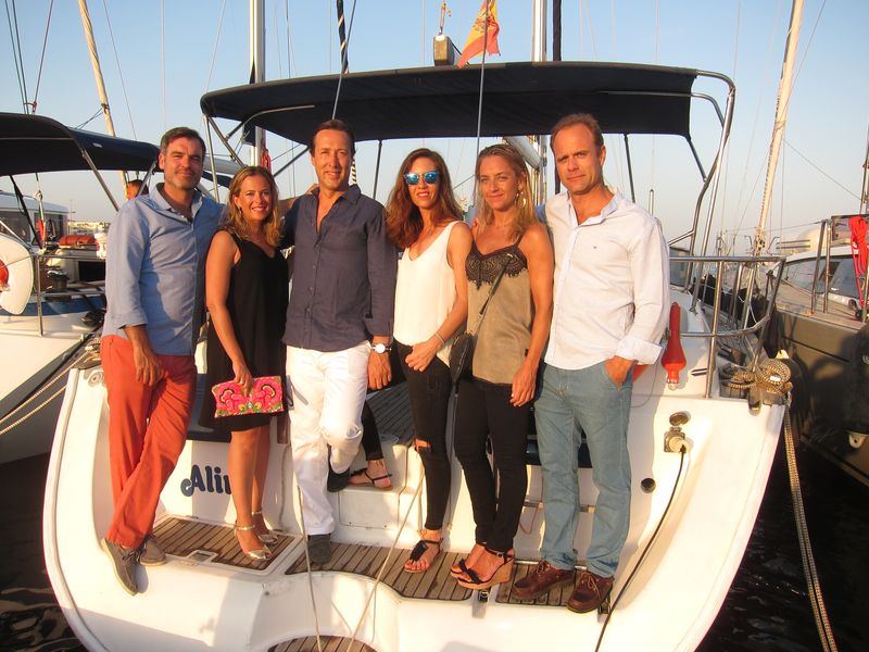Sevillanos alquiler velero con patrón en Ibiza