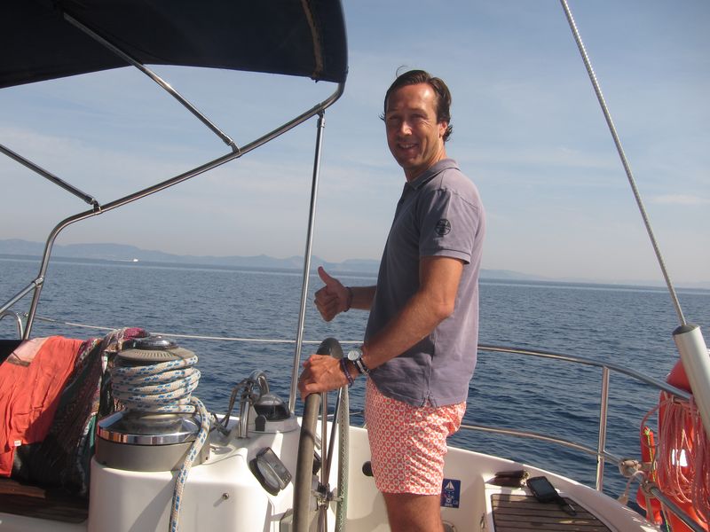 Grupo sevillanos alquiler velero con patrón Ibiza